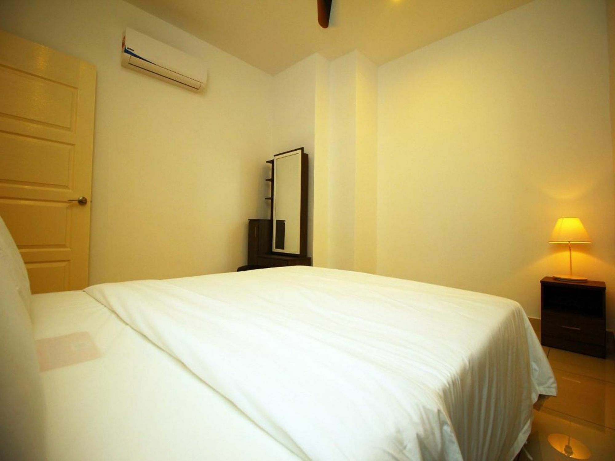 Mansion One Service Apartment George Town Extérieur photo